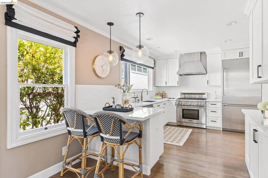 Image 17 of property listing at 1115 Clarendon Cres, Oakland, CA 94610