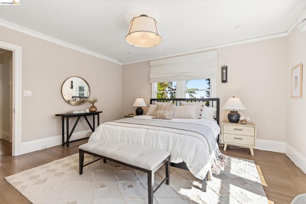 Image 27 of property listing at 1115 Clarendon Cres, Oakland, CA 94610