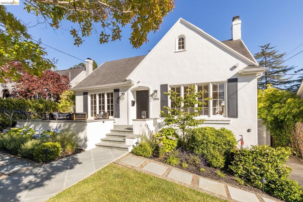 Image 3 of property listing at 1115 Clarendon Cres, Oakland, CA 94610