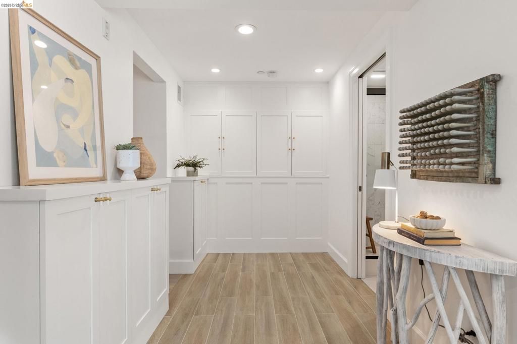 Image 37 of property listing at 1115 Clarendon Cres, Oakland, CA 94610