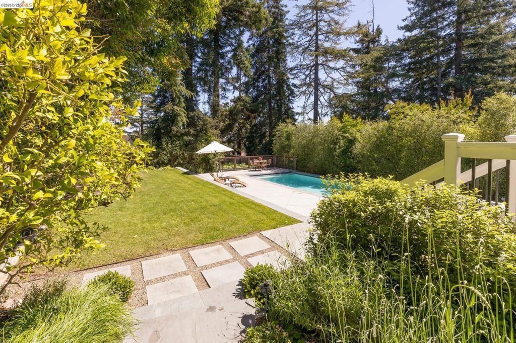 Image 49 of property listing at 1115 Clarendon Cres, Oakland, CA 94610