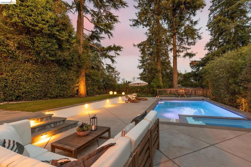 Image 61 of property listing at 1115 Clarendon Cres, Oakland, CA 94610