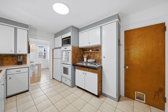 283 Longhill Ave, Somerset, MA 02726