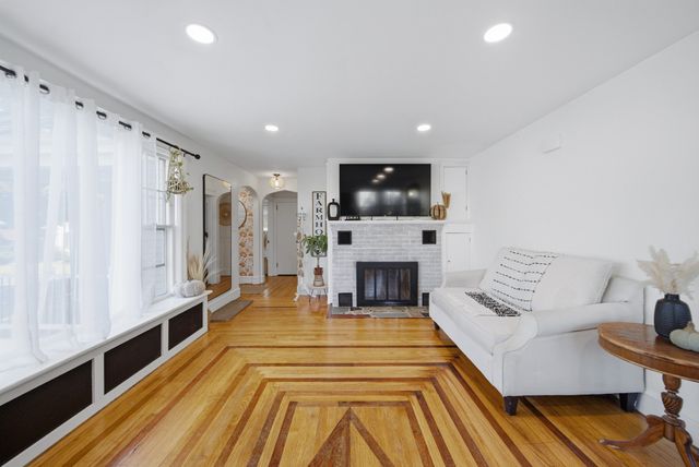 283 Longhill Ave, Somerset, MA 02726