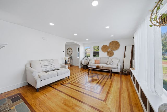 283 Longhill Ave, Somerset, MA 02726