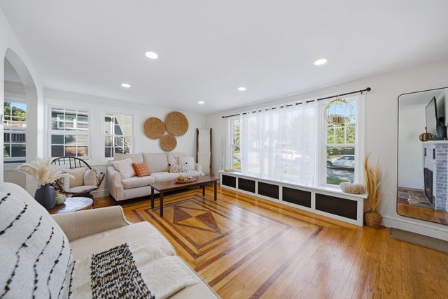 283 Longhill Ave, Somerset, MA 02726