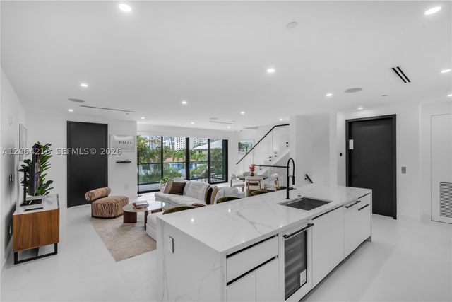 3228 NE 7th St, Pompano Beach, FL 33062