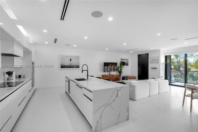 3228 NE 7th St, Pompano Beach, FL 33062