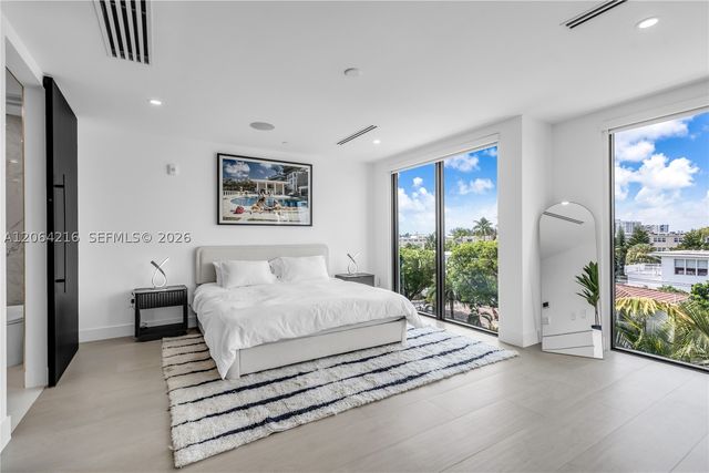 3228 NE 7th St, Pompano Beach, FL 33062