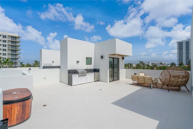 3228 NE 7th St, Pompano Beach, FL 33062