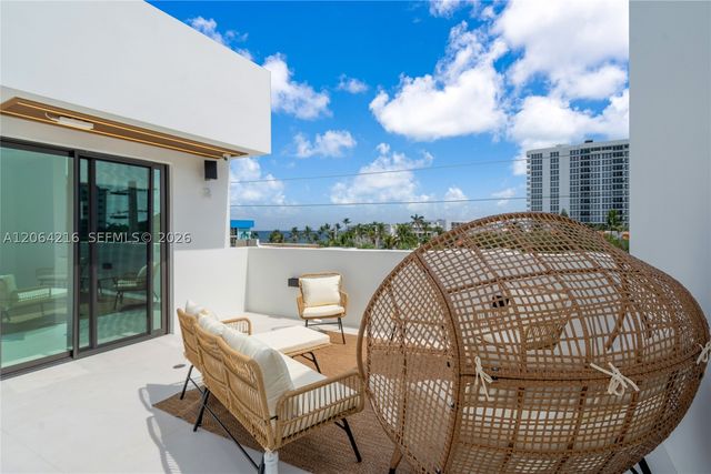 3228 NE 7th St, Pompano Beach, FL 33062