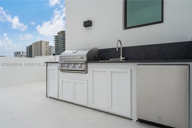 3228 NE 7th St, Pompano Beach, FL 33062