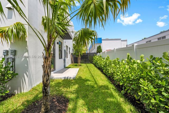3228 NE 7th St, Pompano Beach, FL 33062