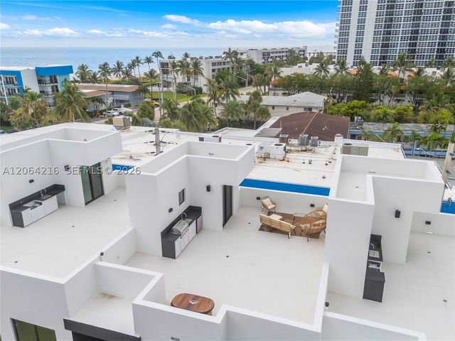 3228 NE 7th St, Pompano Beach, FL 33062