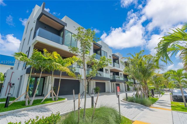 3228 NE 7th St, Pompano Beach, FL 33062