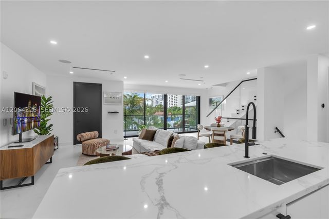 3228 NE 7th St, Pompano Beach, FL 33062