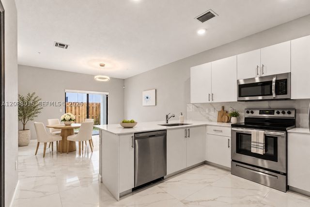 221 SW 159th Way, Pembroke Pines, FL 33027