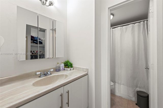 2350 NE 135th Street 1006, North Miami, FL 33181