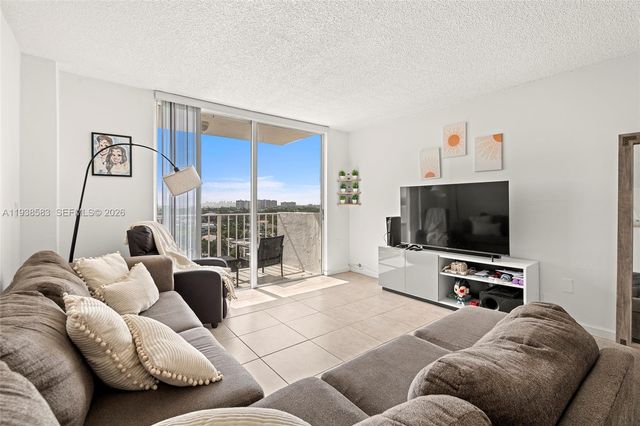 2350 NE 135th Street 1006, North Miami, FL 33181