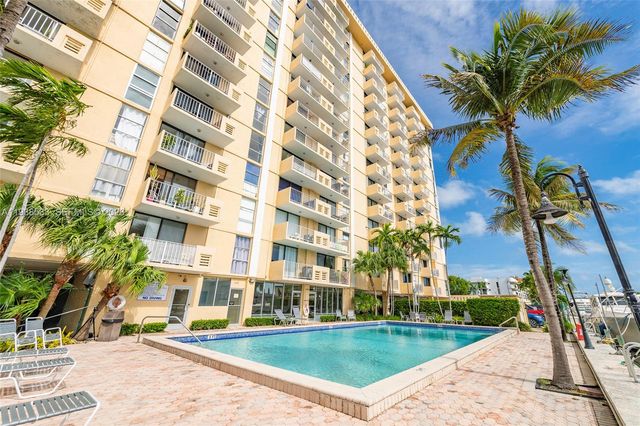 2350 NE 135th Street 1006, North Miami, FL 33181