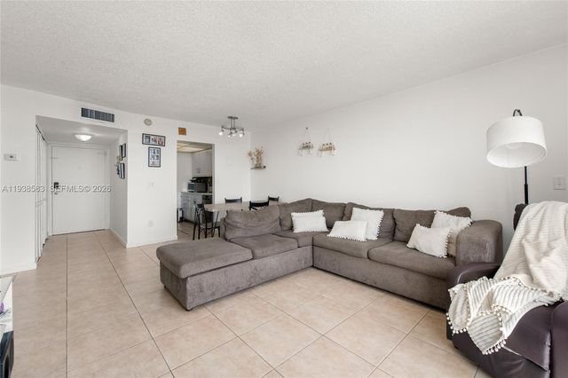 2350 NE 135th Street 1006, North Miami, FL 33181