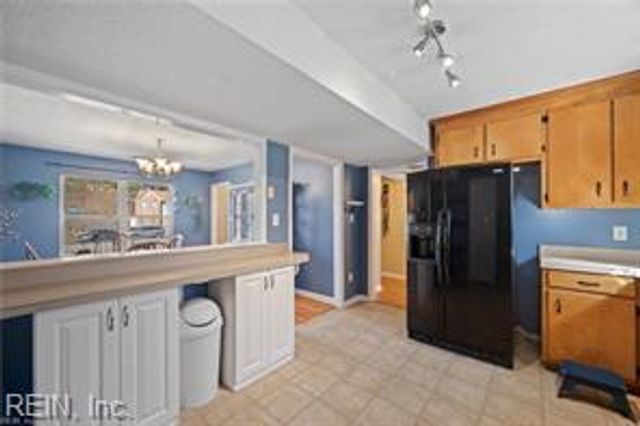 306 Charity LN, Newport News, VA 23602