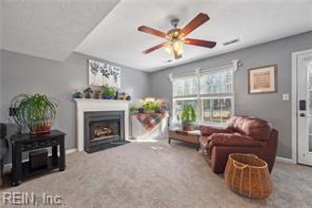 306 Charity LN, Newport News, VA 23602