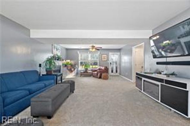 306 Charity LN, Newport News, VA 23602