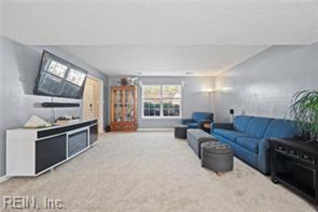 306 Charity LN, Newport News, VA 23602