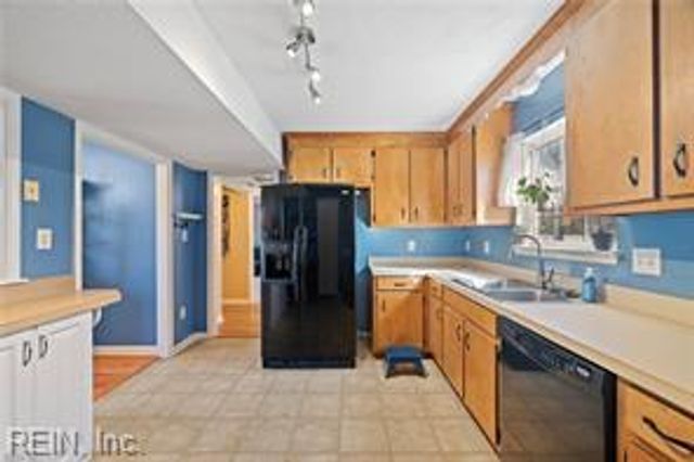 306 Charity LN, Newport News, VA 23602
