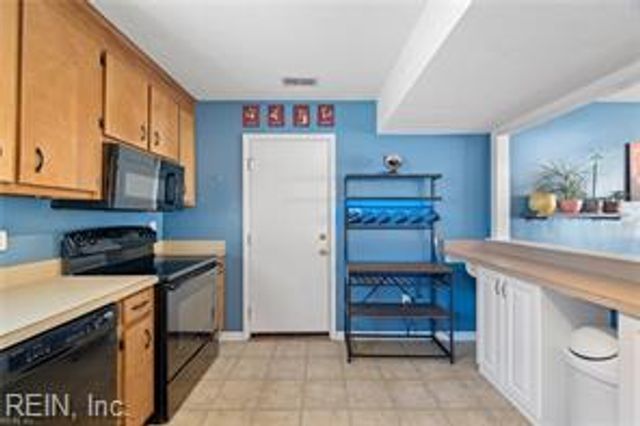 306 Charity LN, Newport News, VA 23602
