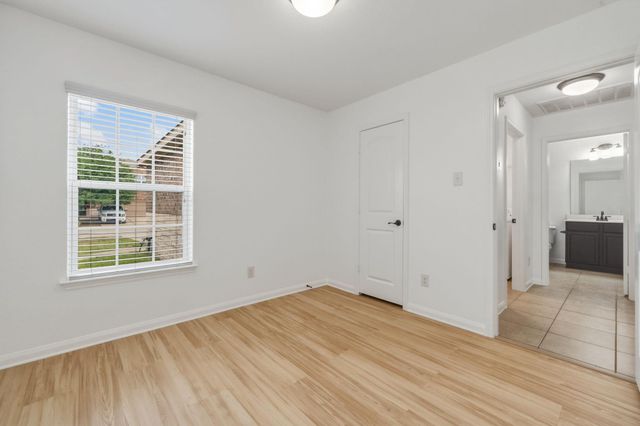 1437 Treeta TRL, Kyle, TX 78640
