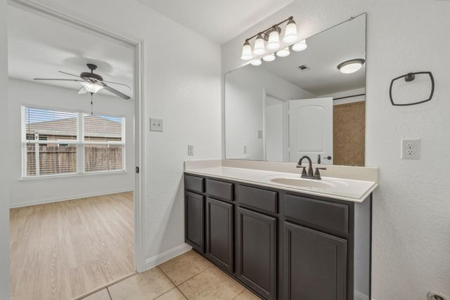 1437 Treeta TRL, Kyle, TX 78640