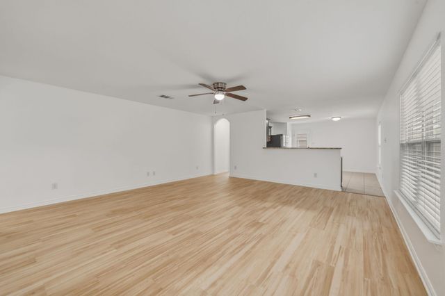 1437 Treeta TRL, Kyle, TX 78640