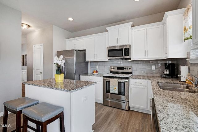 100 N Great White Way, Clayton, NC 27527