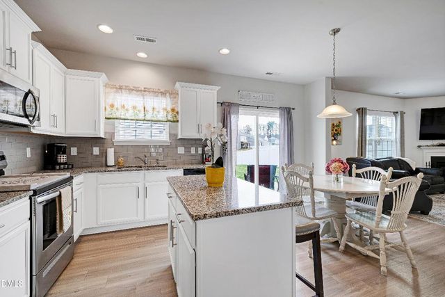 100 N Great White Way, Clayton, NC 27527