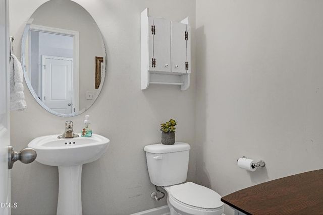 100 N Great White Way, Clayton, NC 27527