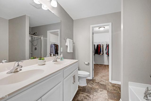 100 N Great White Way, Clayton, NC 27527