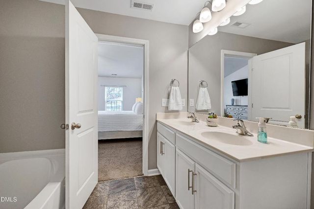 100 N Great White Way, Clayton, NC 27527