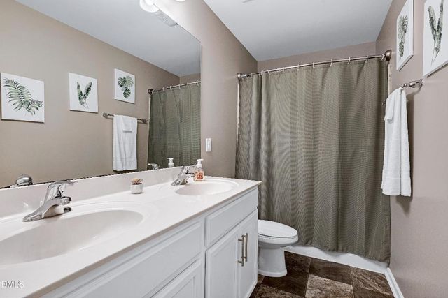 100 N Great White Way, Clayton, NC 27527