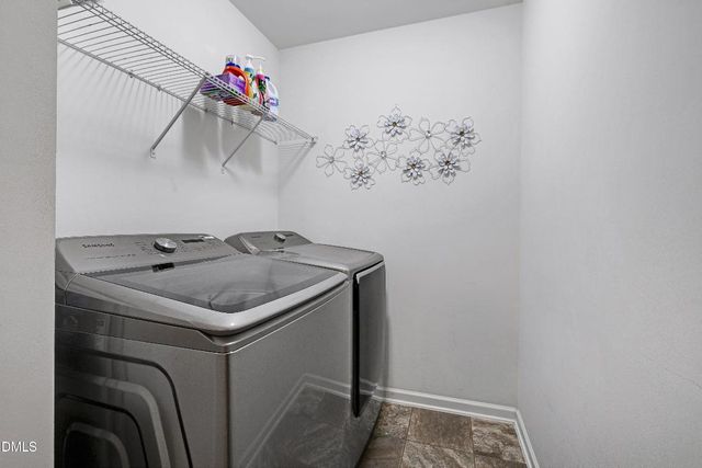 100 N Great White Way, Clayton, NC 27527