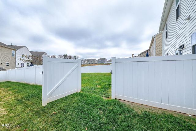 100 N Great White Way, Clayton, NC 27527