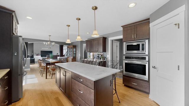 1998 Esther Lane SW, Rochester, MN 55902