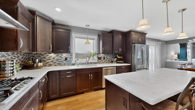 1998 Esther Lane SW, Rochester, MN 55902