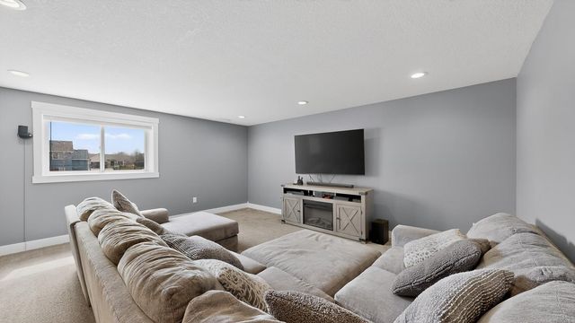 1998 Esther Lane SW, Rochester, MN 55902