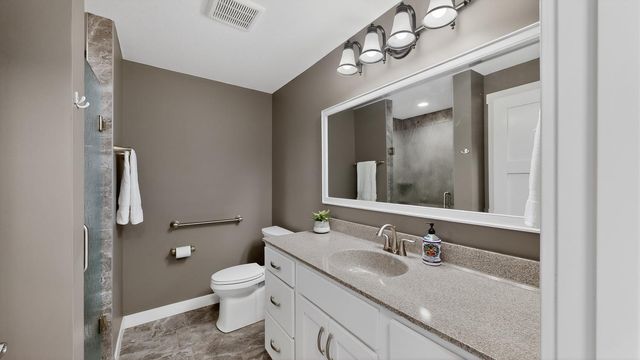 1998 Esther Lane SW, Rochester, MN 55902