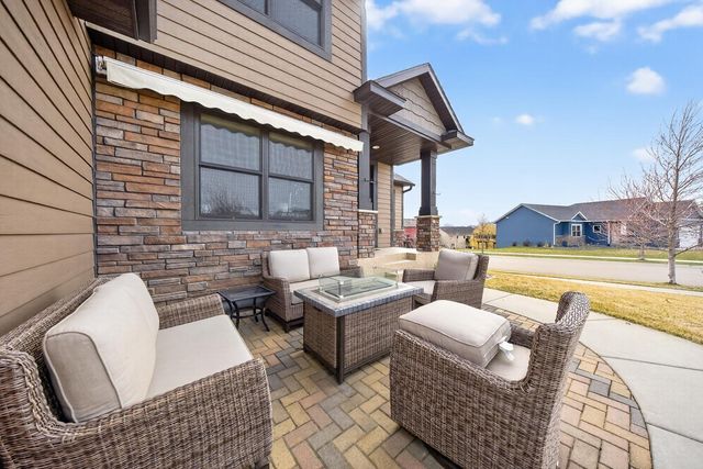 1998 Esther Lane SW, Rochester, MN 55902