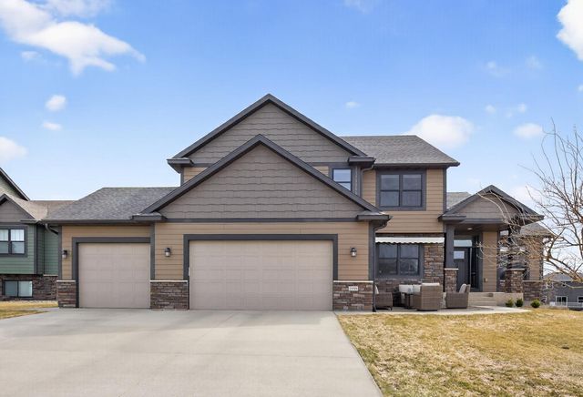 1998 Esther Lane SW, Rochester, MN 55902