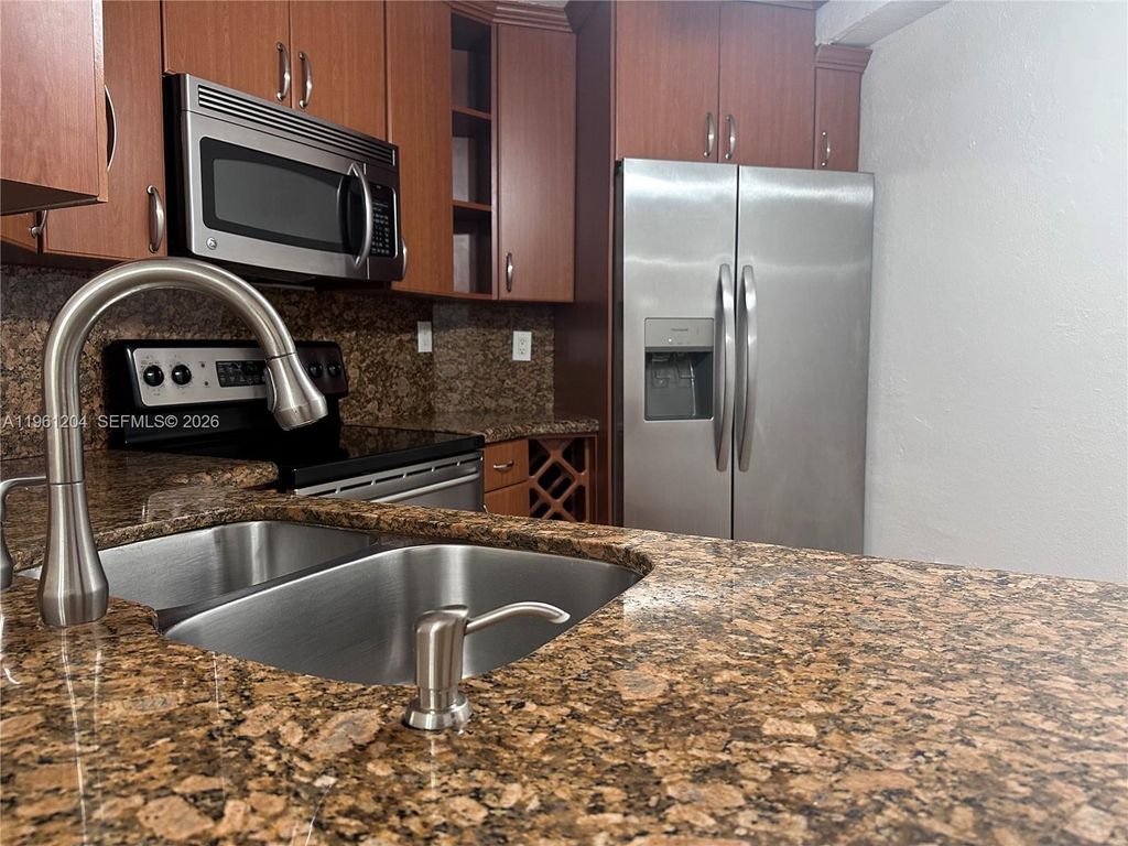 10257 NW 9th St Cir 113-10, Miami, FL 33172