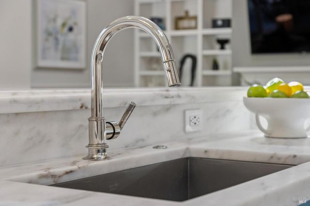 3 Piedmont Rd, Larkspur, CA 94939